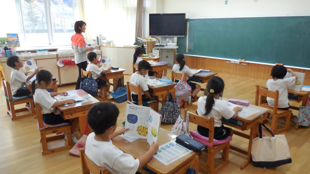 １１月２５日 月 ５時間目授業 １年音楽 上野村立上野小学校